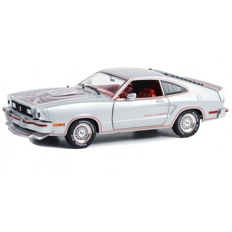 Model Ford Mustang II King Cobra in Silver Metallic with Red and Black Stripes - 1:18 Greenlight
