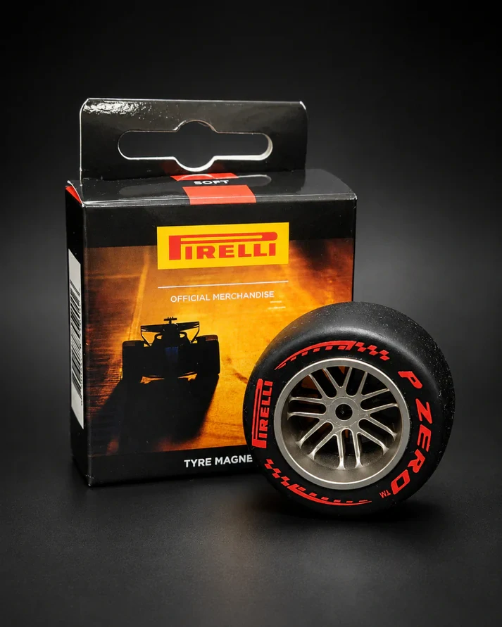 F1 Tech magnetka Pirelli TYRE 18 červená