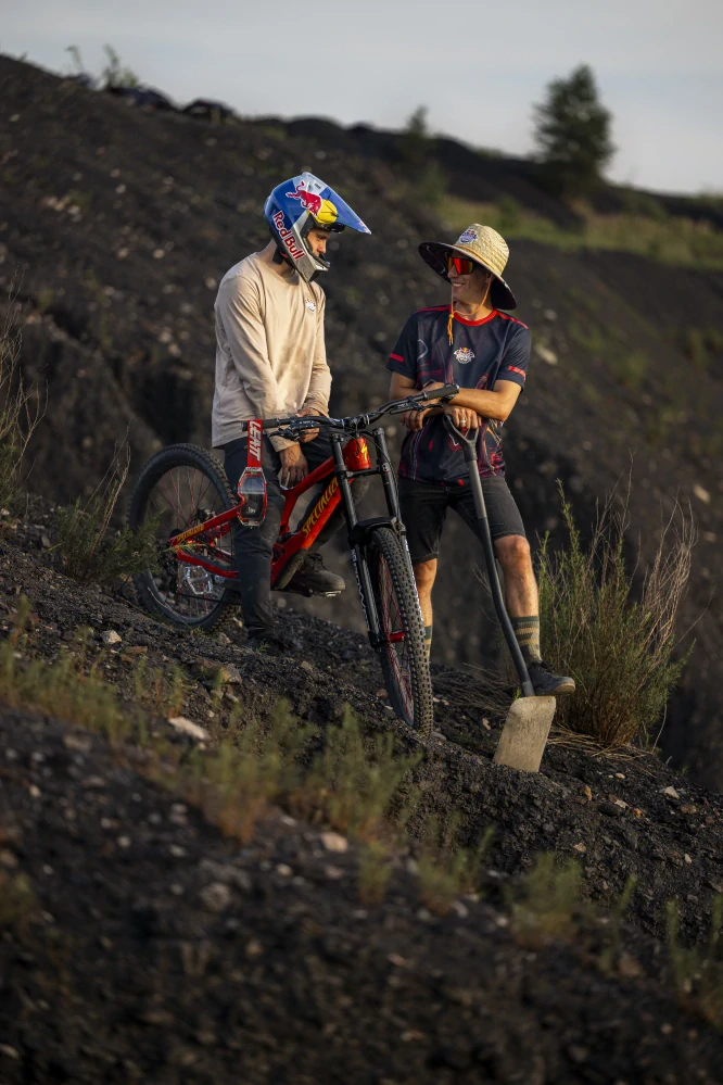 Klíčenka na krk Red Bull Rampage