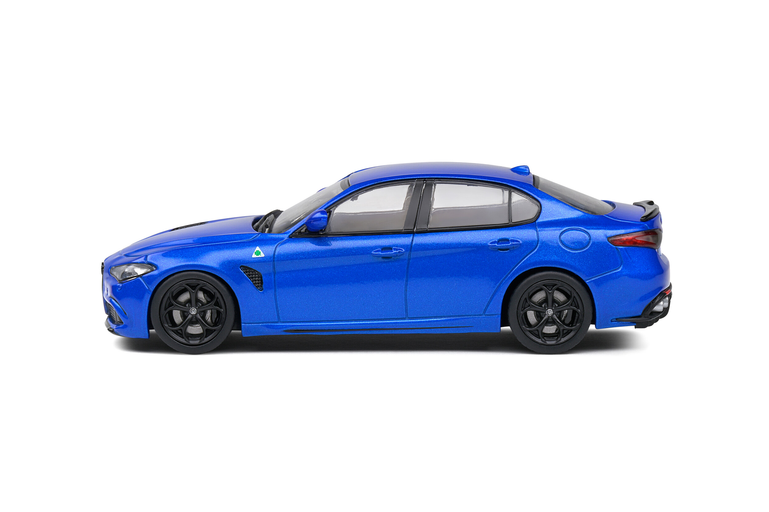 Model Solido Alfa Romeo Giulia Quadrifoglio 1:43 modrá