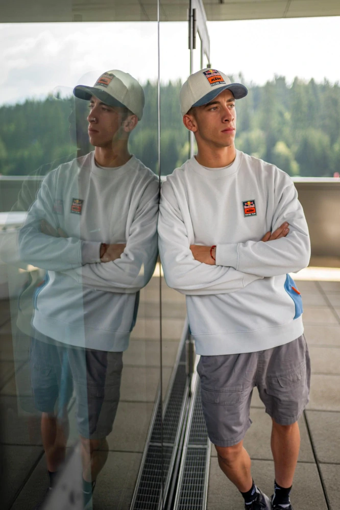 Mikina KTM Red Bull Racing DUSK se závodním motivem