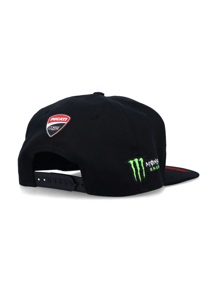 Fanouškovská kšiltovka Ducati Corse - Monster Energy s rovným kšiltem