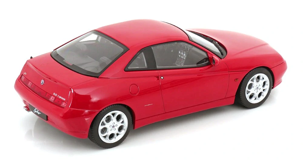 Model Alfa Romeo GTV 1999 červená 1:18