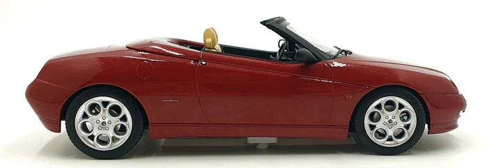 Model Alfa Romeo Spider 1999 červený 1:18