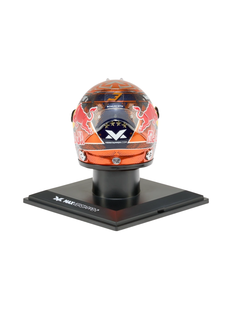 Model přilby Max Verstappen 2026 1:4 Schuberth - LION