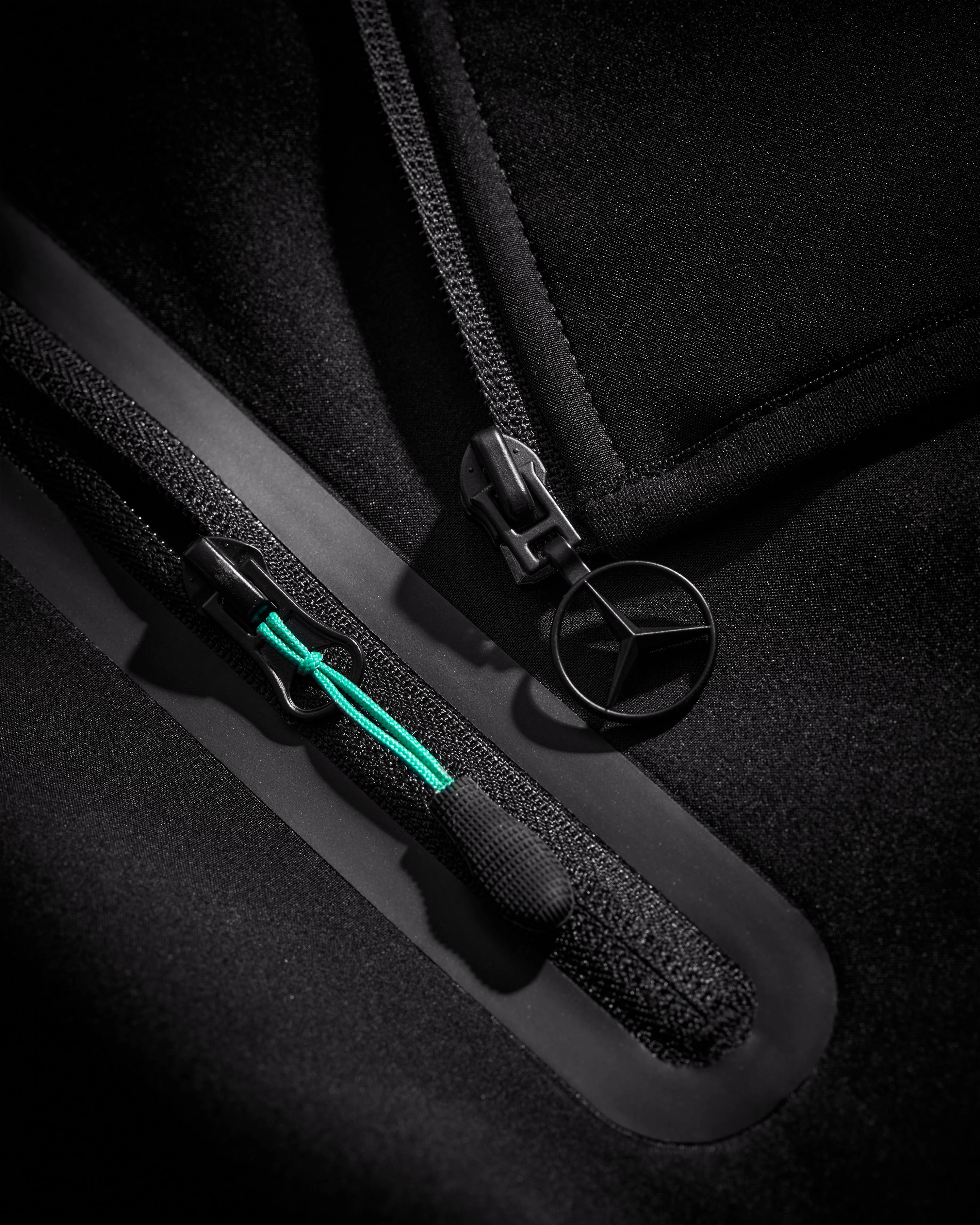 Volnočasová softshell bunda Mercedes AMG F1 černá - M