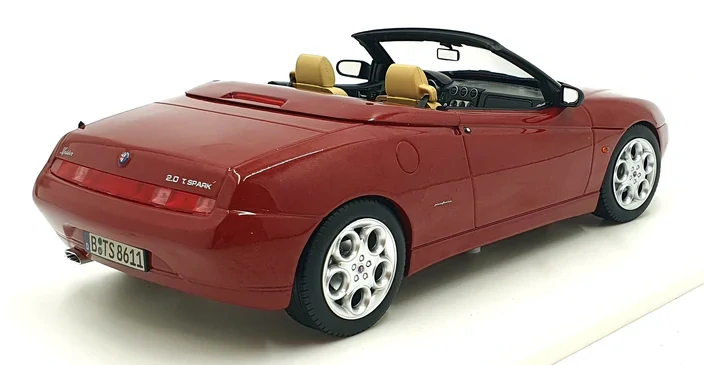 Model Alfa Romeo Spider 1999 červený 1:18
