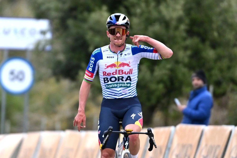 Láhev na vodu Red Bull Bora Hansgrohe - REMCO edice SPECIALIZED 550ml