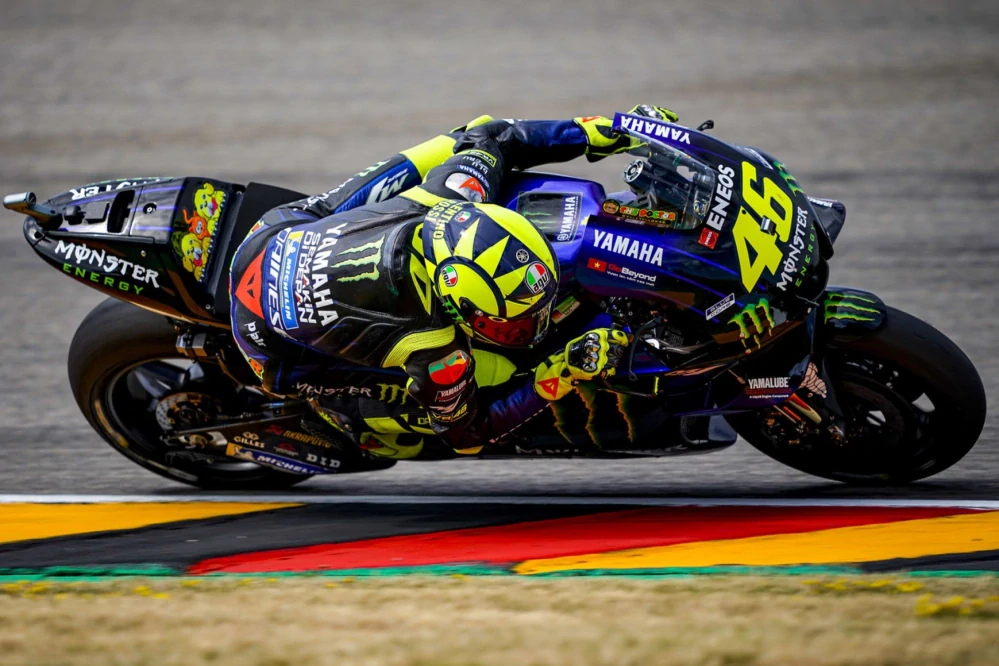 Model přilby MotoGP Valentino Rossi sezóna 2019 1:5